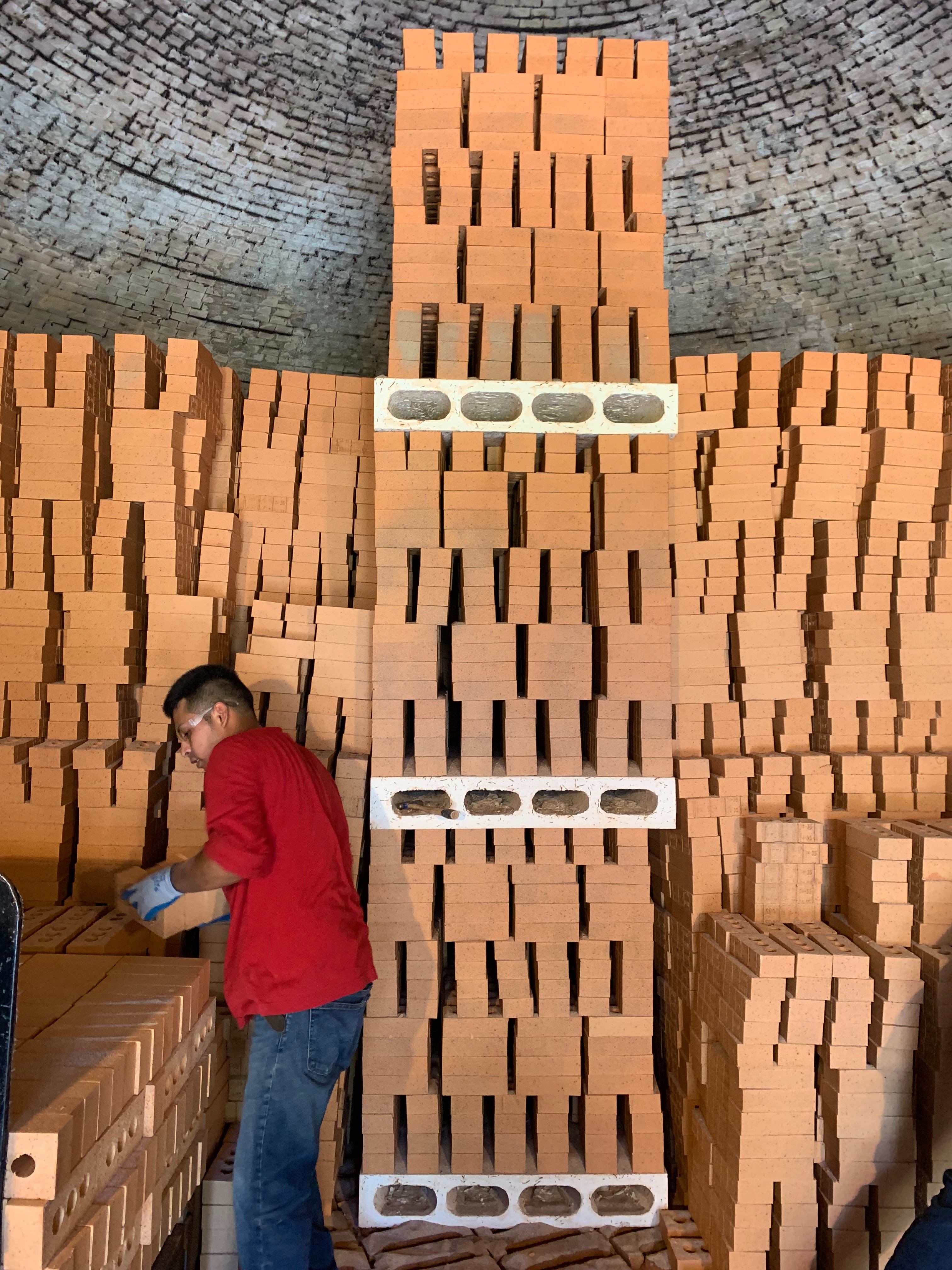 Custom designed refractory pallets in a kiln